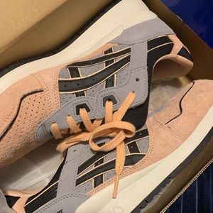🎉MOVING SALE🎉 ASICS Pink EUC